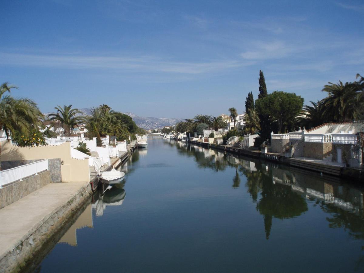 Appartamento Apartamento Renovado, Luminoso, A 300M De La Playa Empuriabrava Esterno foto